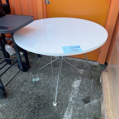 EX STAGING - ROUND WHITE DINING TABLE ON CHROME LEG, SOLD AS IS