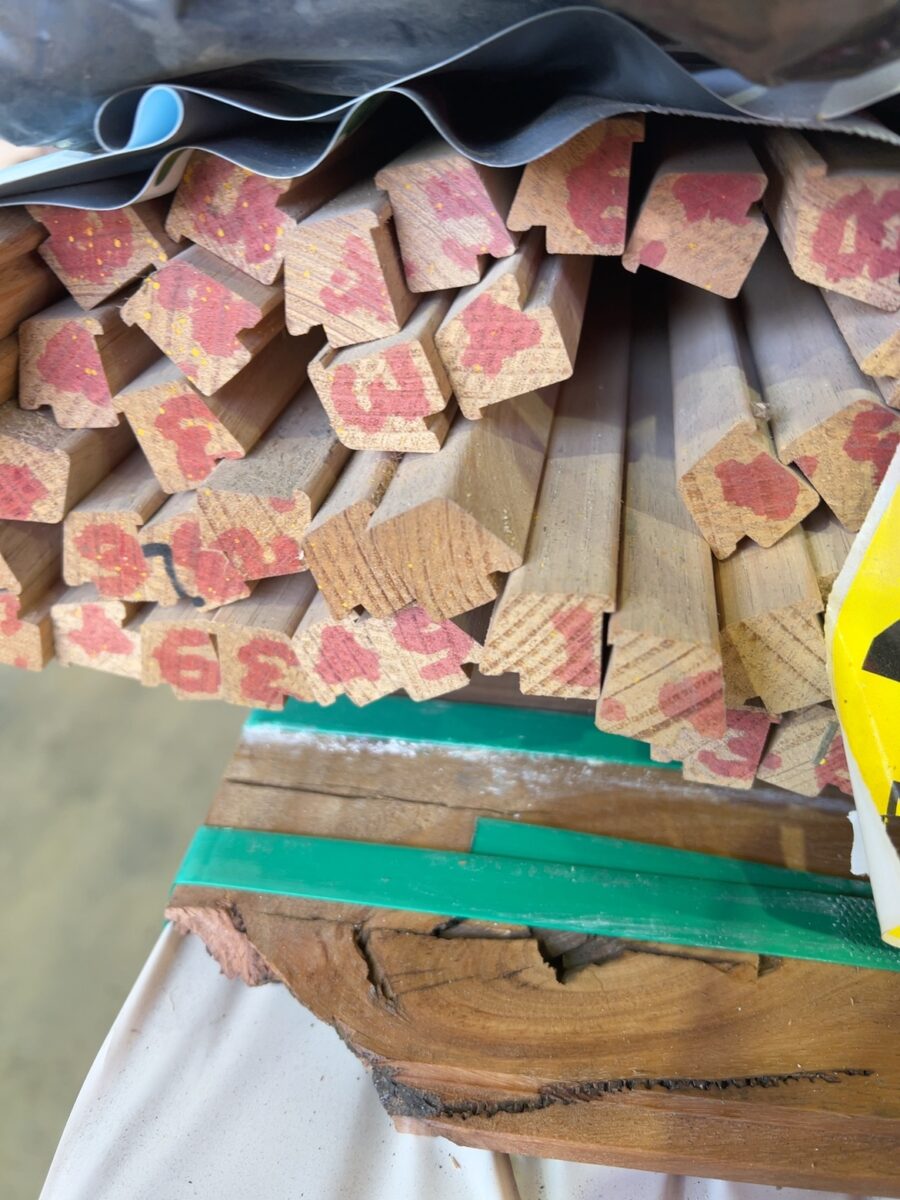 22X21 VIC ASH BINQ TILT TURN BEAD