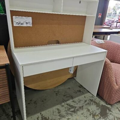 SAMPLE STOCK - WHITE HUTCH DESK 1100MM WIDE, WITH PIN CORKBOARD RRP9