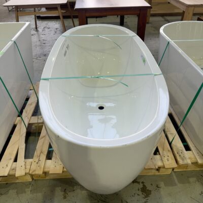 EX DISPLAY FREESTANDING BATH SOLD AS IS SOME MARKS- SHERATON OVAL 1595MM RRP96