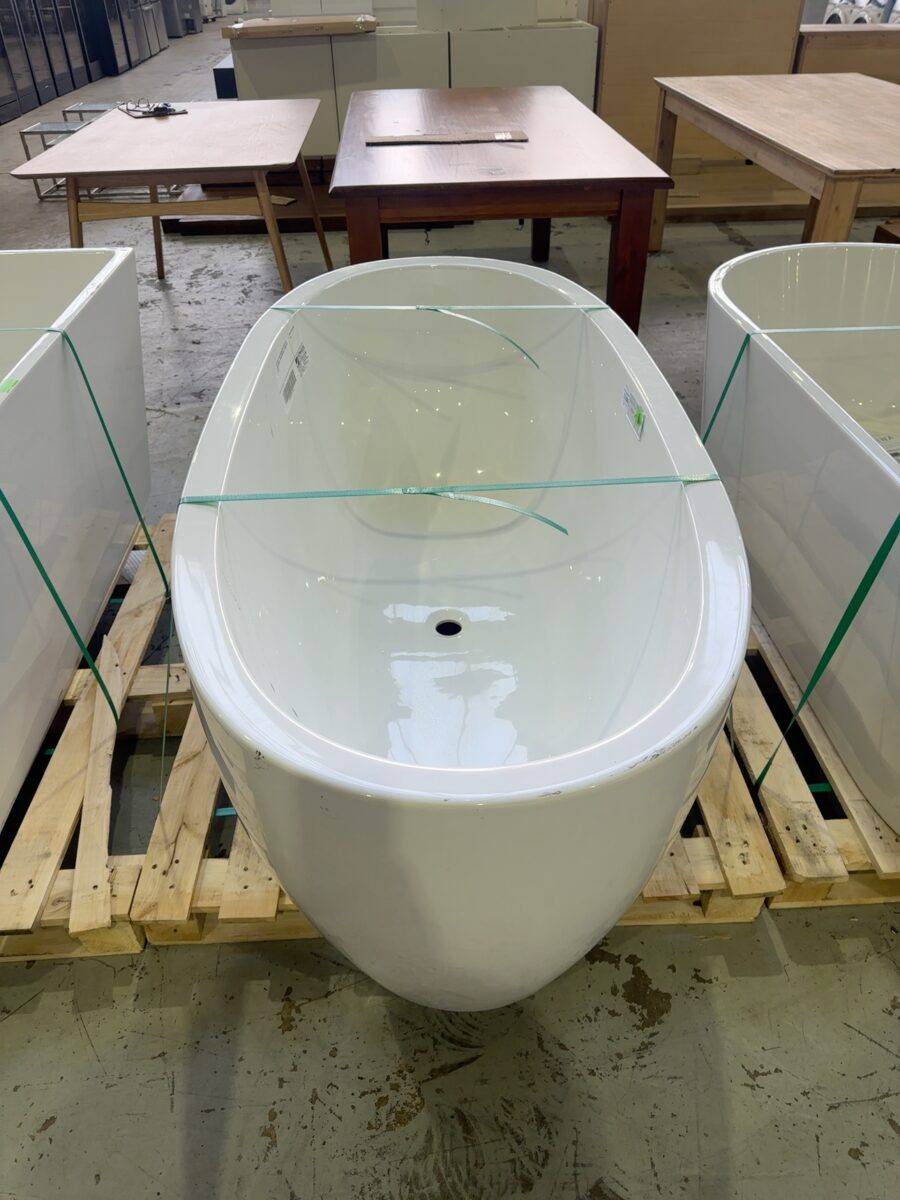 EX DISPLAY FREESTANDING BATH SOLD AS IS SOME MARKS- SHERATON OVAL 1595MM RRP$2796