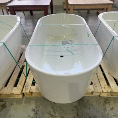 EX DISPLAY FREESTANDING BATH SOLD AS IS SOME MARKS- KENT OVAL 1700MM RRP48