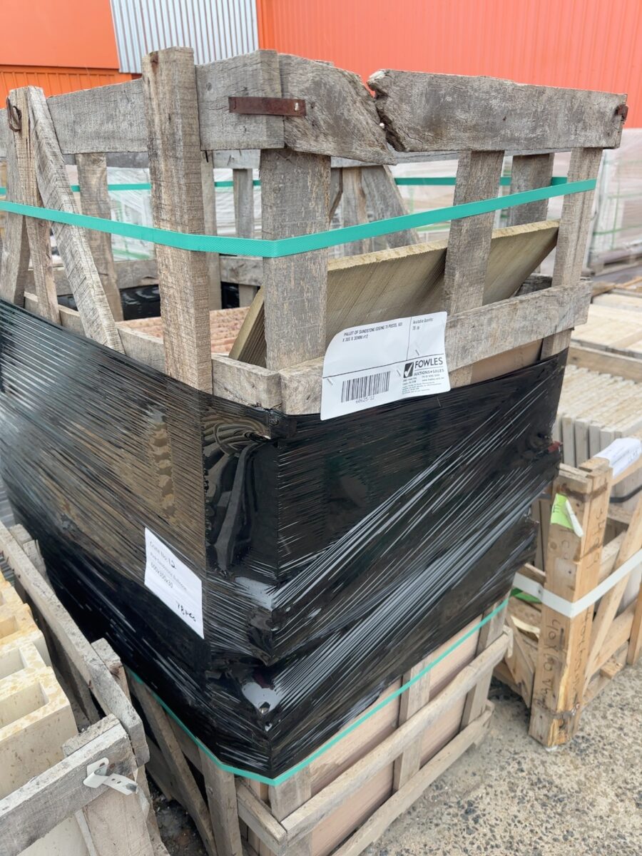 PALLET OF SANDSTONE EDGING 78 PIECES, 600 X 300 X 30MM #12