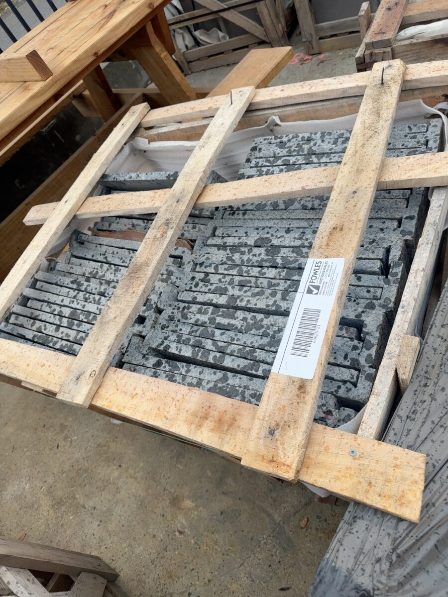 PALLET OF GRANITE EDGING 49 PCS, 600 X 400 X 20/60 #7