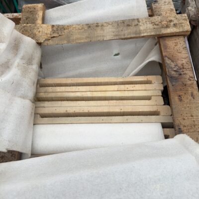 PALLET OF SANDSTONE EDGING, 59 PIECES 400 X 400 X 20 #4