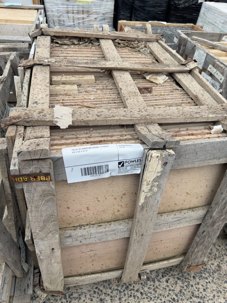 PALLET OF SANDSTONE EDGING 113 PIECES, 600 X 300 X 20 #8