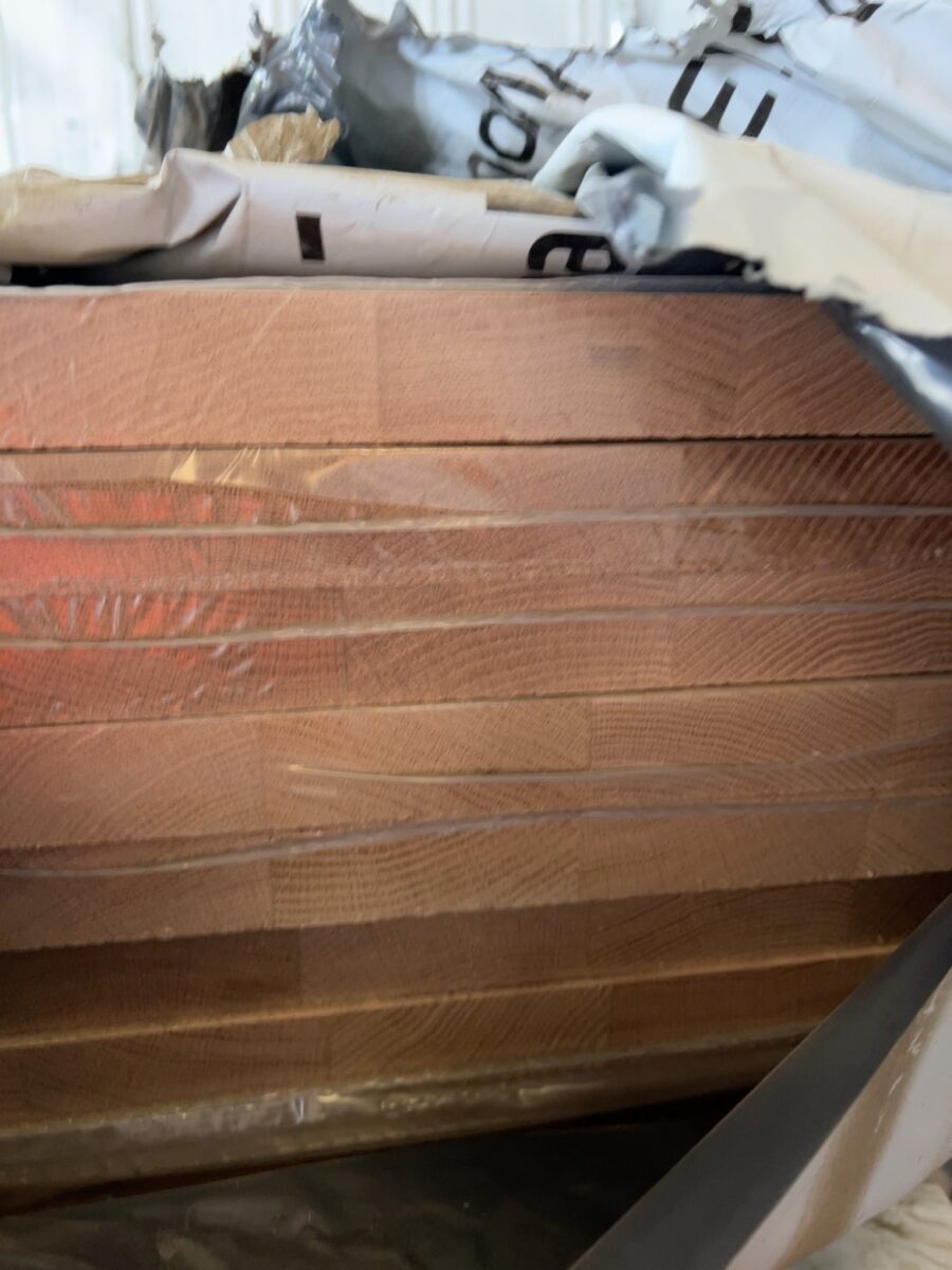 600X33 AMERICAN OAK LAM KD HARDWOOD-8/1.2