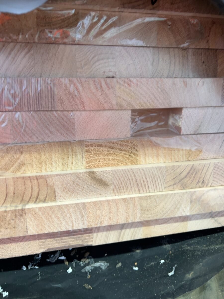 900X33 TAS OAK LAM KD HARDWOOD-11/2.4