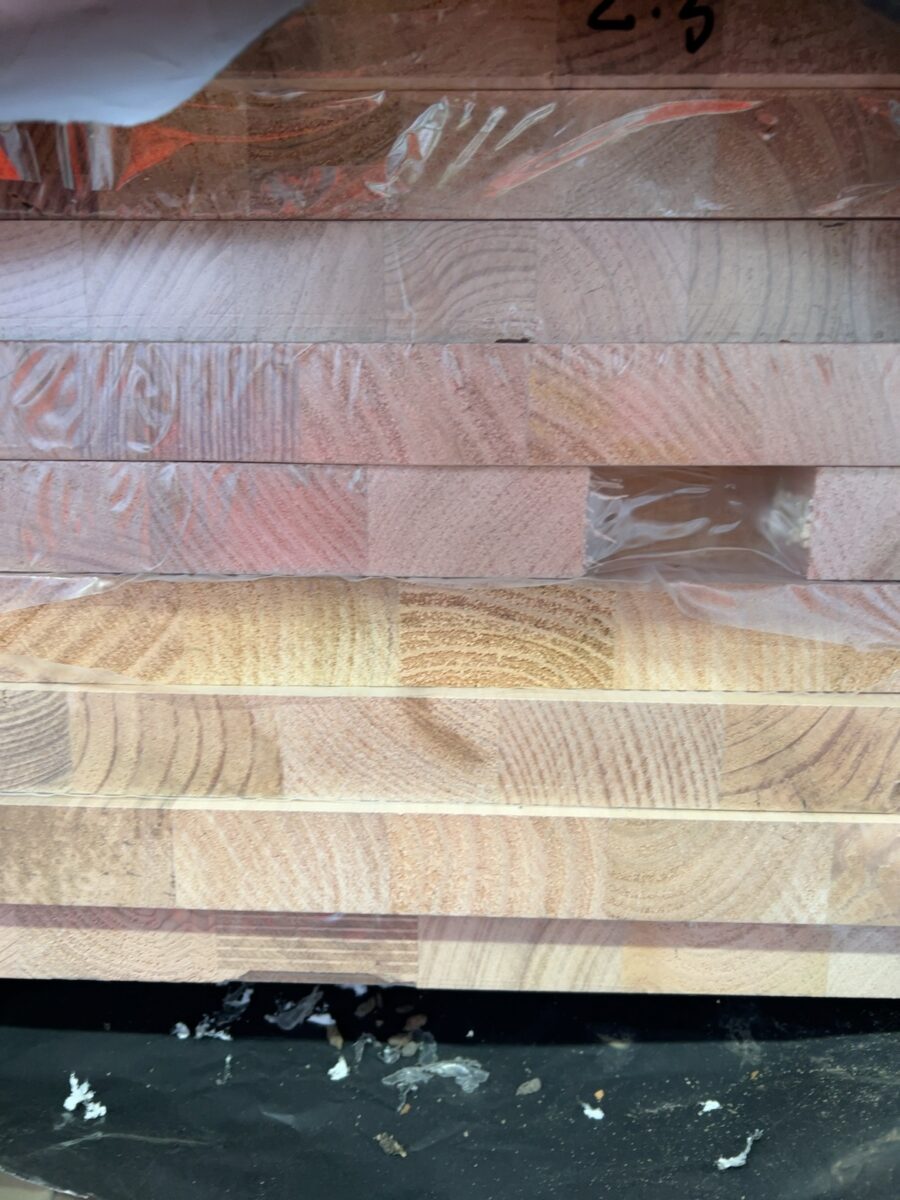 900X33 TAS OAK LAM KD HARDWOOD-8/2.4 1/2.3 1/2.0