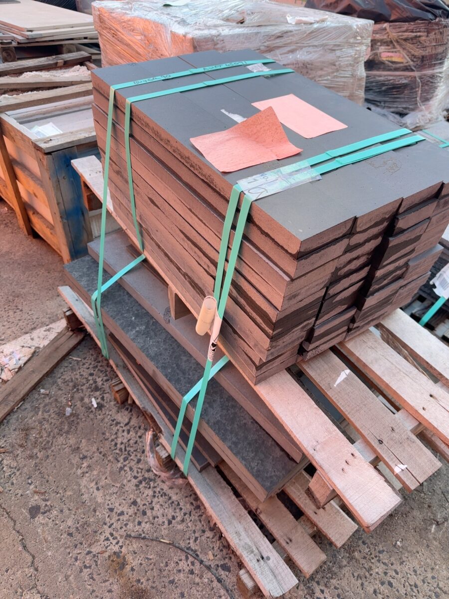 PALLET OF MIX STONE POOL COPING/STAIR TREAD,