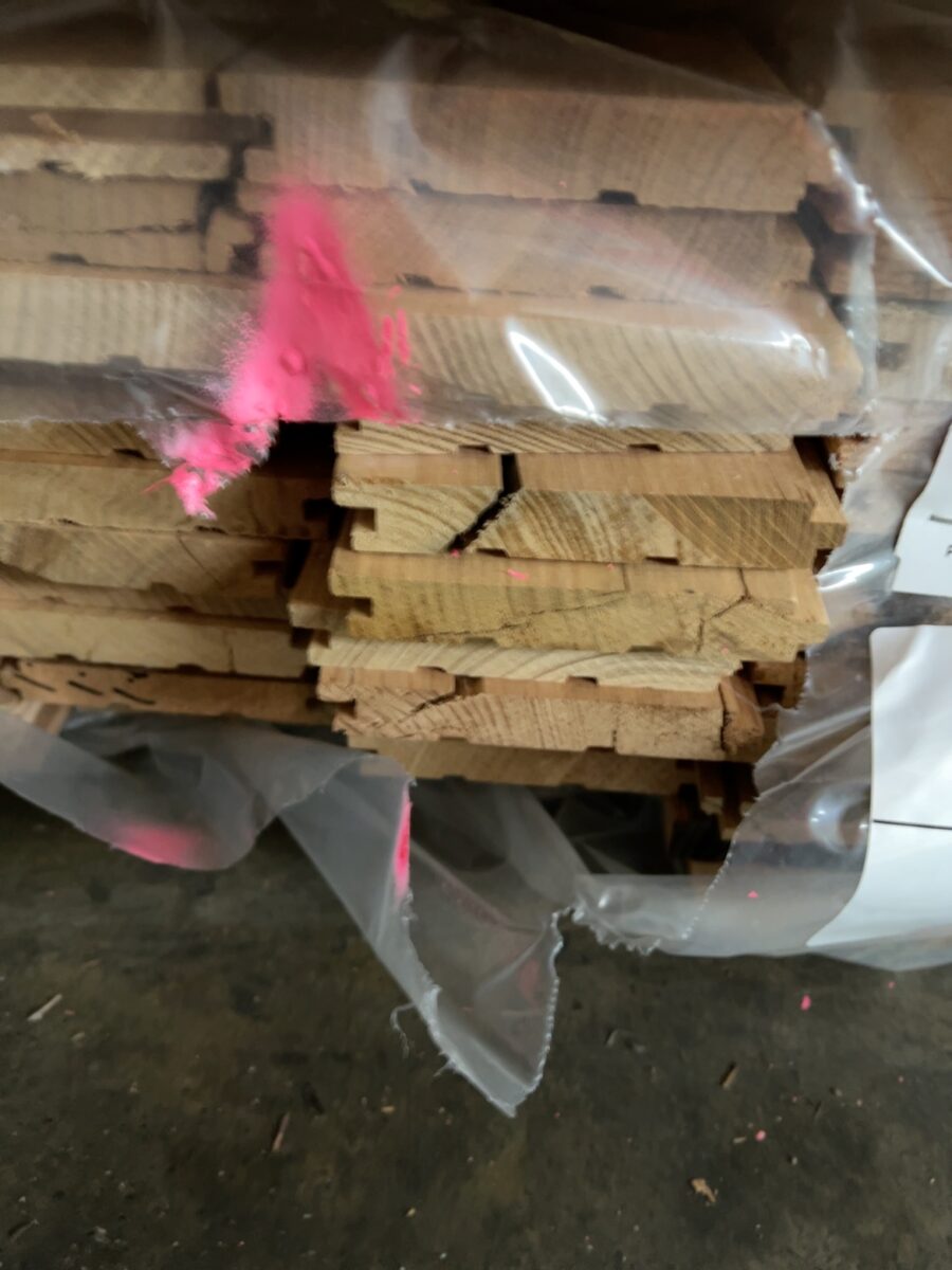 108X19 AUS OAK UTE KD HARDWOOD FLOORING
