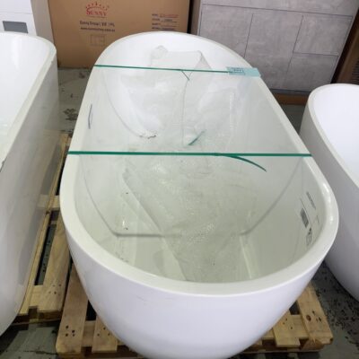 EX DISPLAY KDK 1690MM CURVED ACRYLIC FREESTANDING BATH, SOLD AS IS