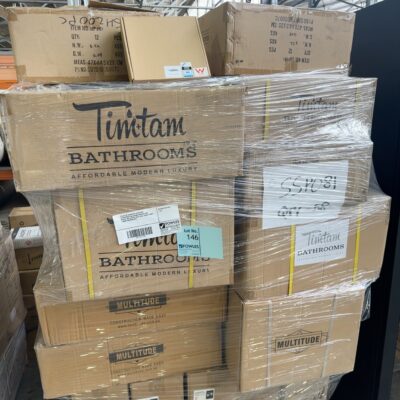 PALLET OF ASSORTED BATHWARE ACCESSORIES INCLUDING SHOWER RAIN HEADS, HOT & COLD DECK TAPS, TOWEL RINGS , HAND SHOWERS ETC