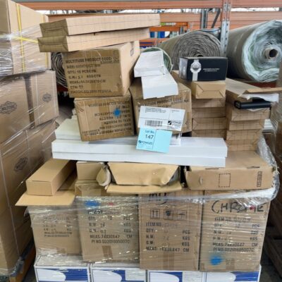 PALLET OF ASSORTED BATHWARE ACCESSORIES INCLUDING SILICONE SEALANT, INTEGRATED SHOWER RAILS, TOWEL RAILS ETC