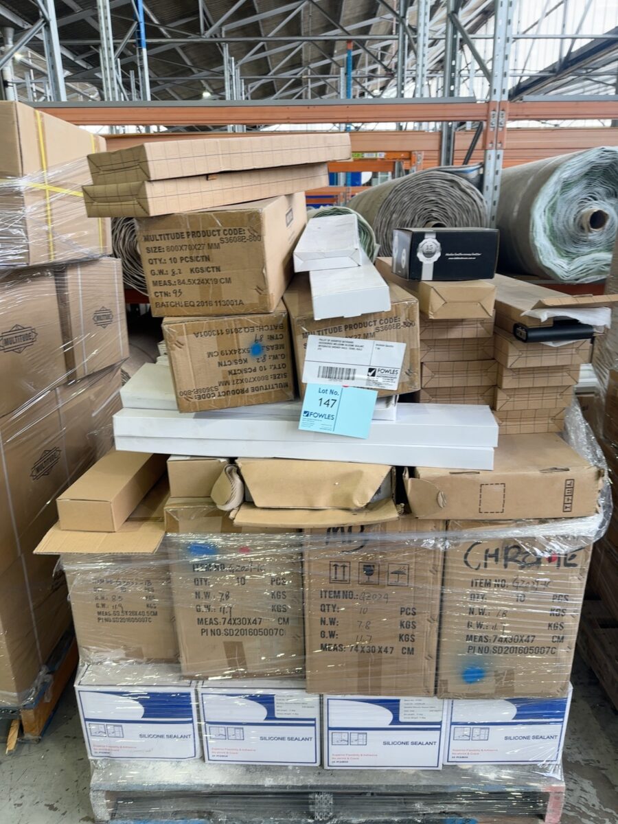 PALLET OF ASSORTED BATHWARE ACCESSORIES INCLUDING SILICONE SEALANT, INTEGRATED SHOWER RAILS, TOWEL RAILS ETC