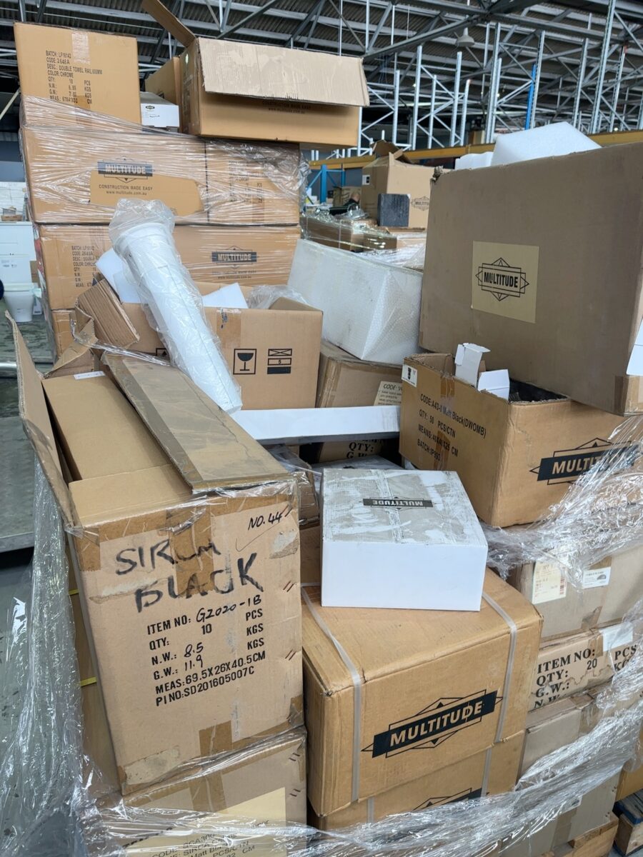 PALLET OF ASSORTED BATHROOM ACCESSORIES, INCLUDING CEILING DROPPERS, POP UPS, CABINET HANDLES, SPOUTS, TAPS, VARIOUS FINISHES - MATTE BLACK AND CHROME, AS WELL AS SMART POP UP SOCKETS IN WHITE, SOLD AS IS
