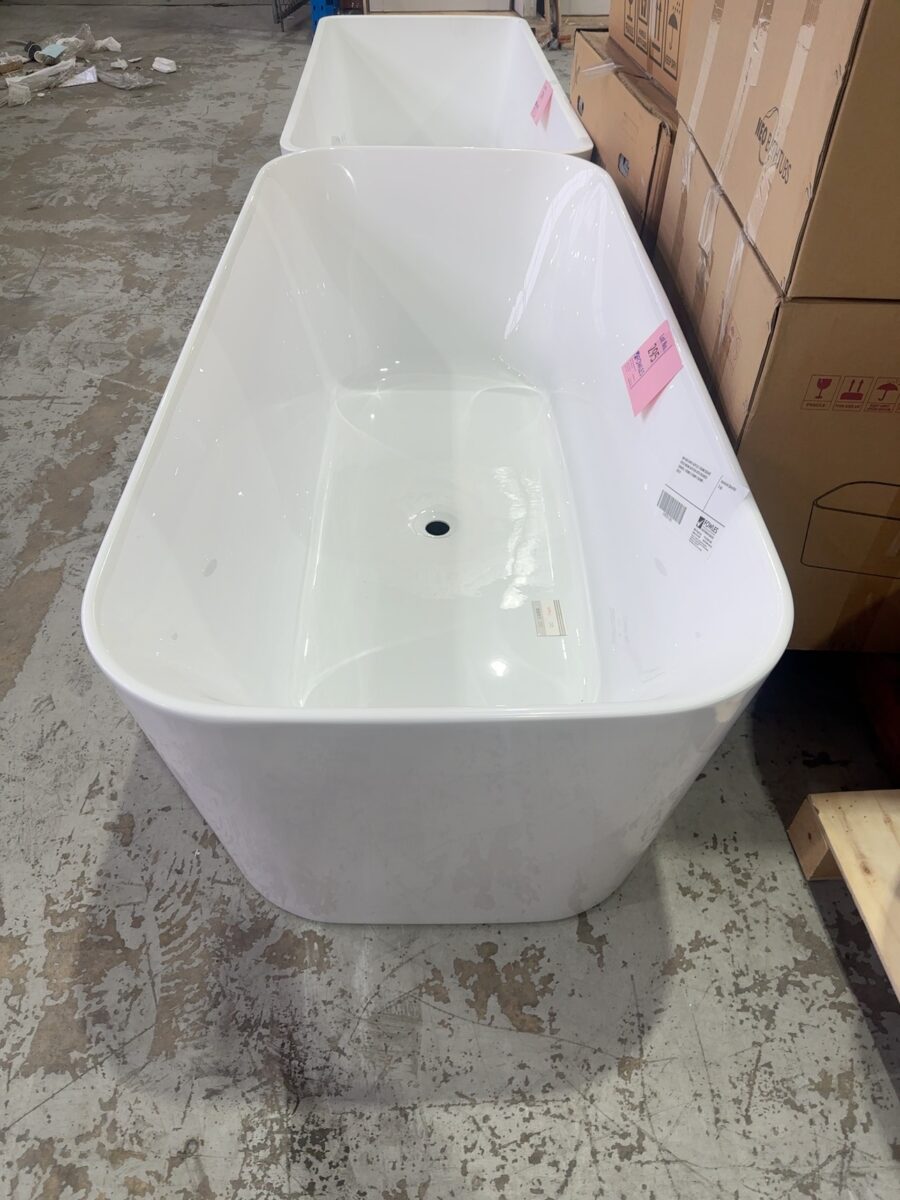 NEW NEO WHITE ACRYLIC 1700MM SQUARE FREESTANDING BATHTUB WITH ROUNDED CORNERS, 1700MM X 785MM X 580MM - 995519