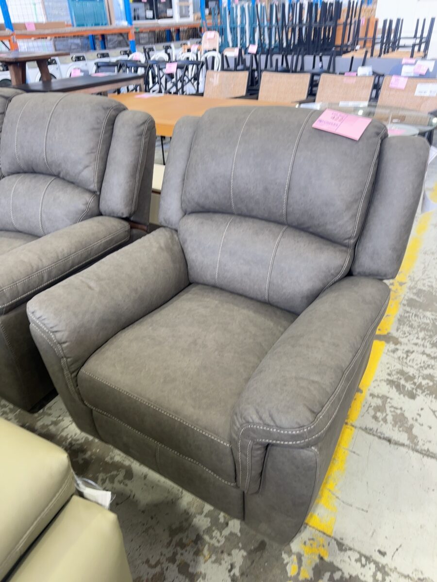 SAMPLE LOUNGE - NEW MUNDO ARTICHOKE MATERIAL LOUNGE SUITE, 3 SEATER COUCH, 2 SEATER COUCH & ARMCHAIR, ALL WITH ELECTRIC RECLINERS & HEADRESTS, SOLD AS IS