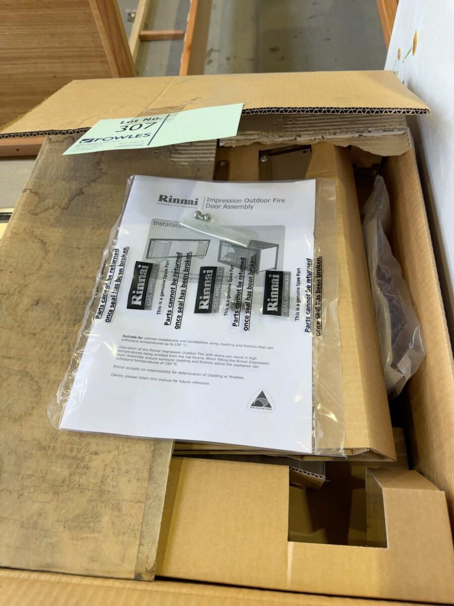 NEW RINNAI GLASS DOOR KIT R2612