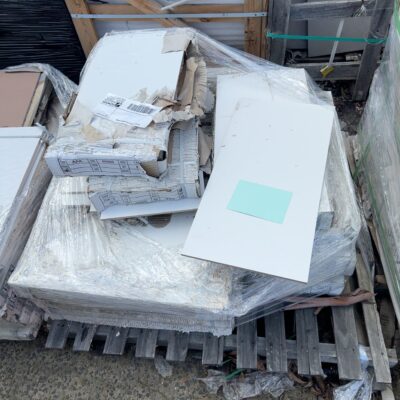 PALLET OF WHITE TILE 300MM X 600MM