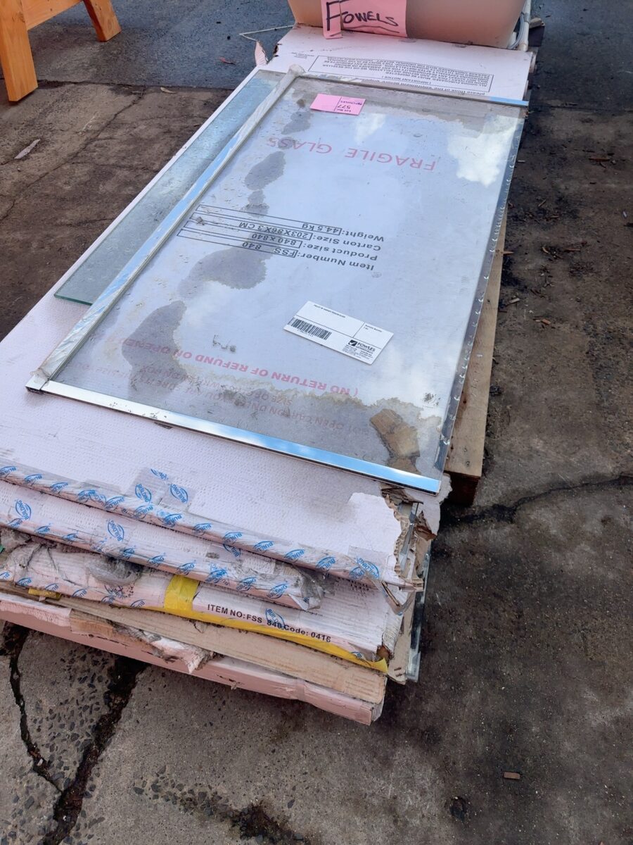 PALLET OF SHOWER SCREEN GLASS