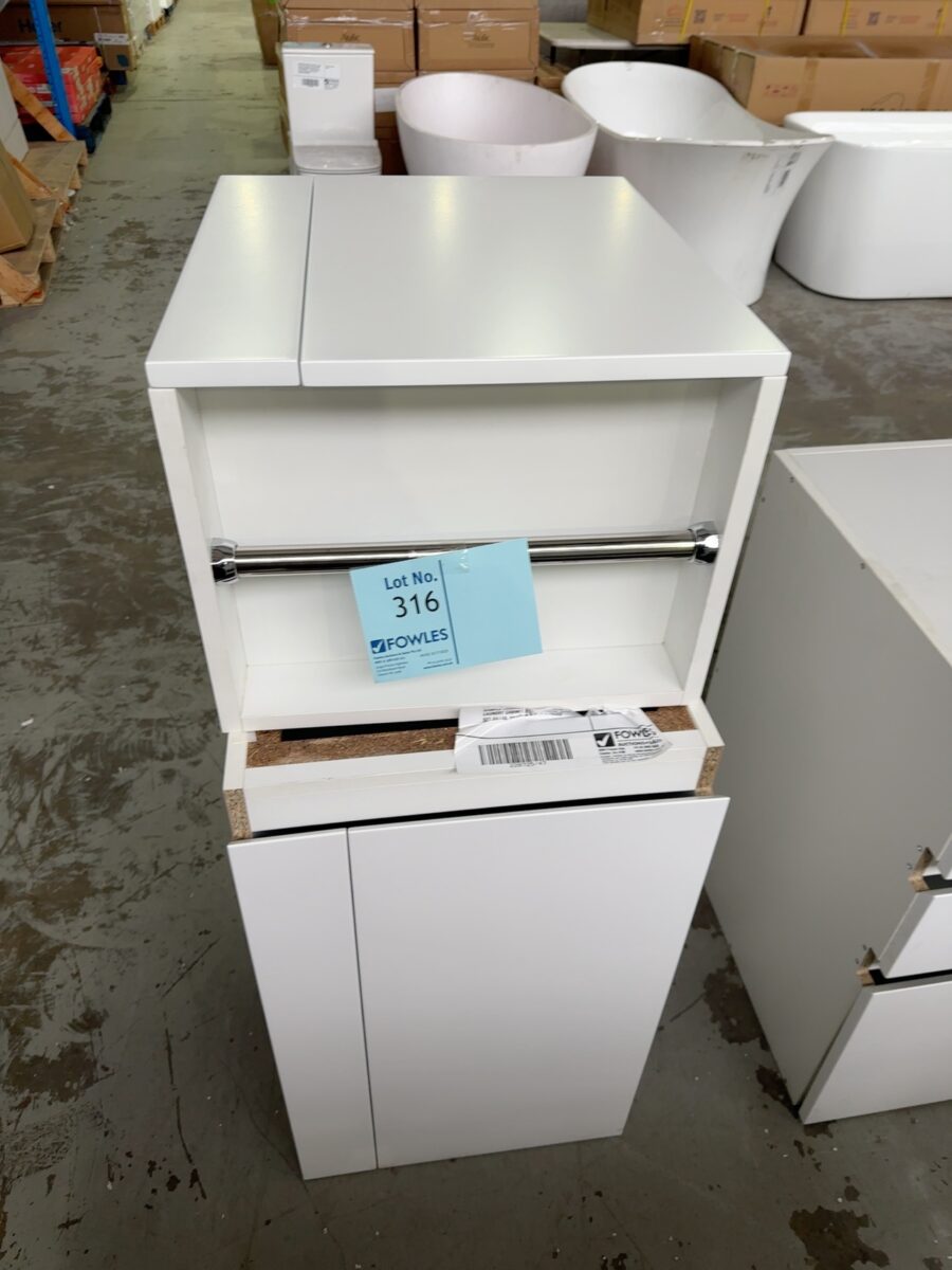 SAMPLE LAUNDRY- NEW WHITE SATIN 2 PAC LAUNDRY CABINET BASE & OVERHEAD, WITH SET FILLER ON LEFT HAND SIDE. 2 PIECES ONLY. SOLD AS IS