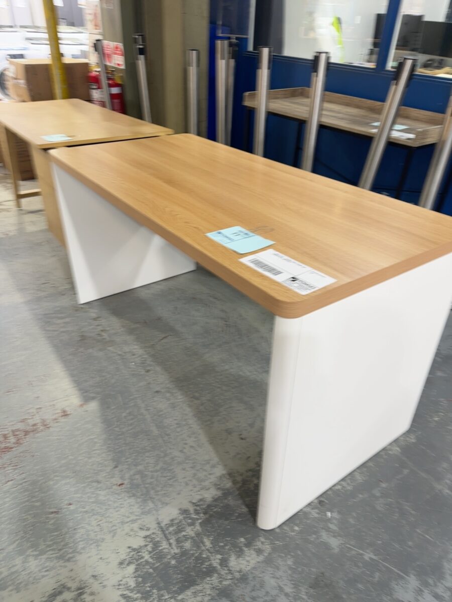 SAMPLE DESK - 1500MM, WHITE FRAME, OAK LAMINATE TOP, SOLD AS IS