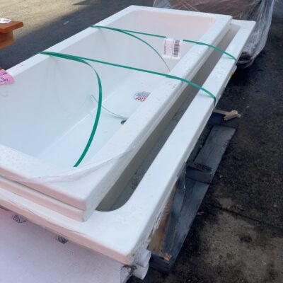 PALLET WITH DECINA SPA BATH AND 2 X DROP IN BATHS, SOLD AS IS