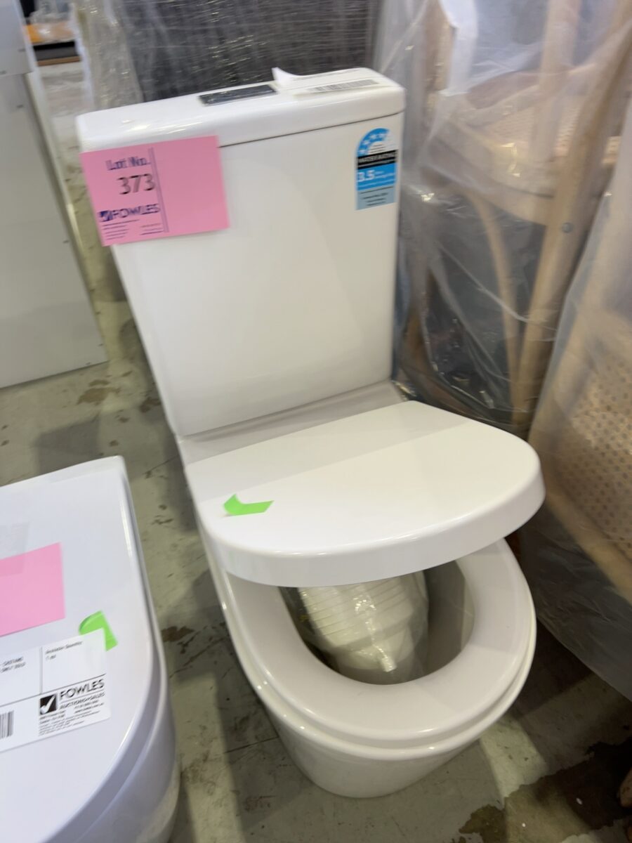 EX SHOWROOM TOILET DISPLAY - KDK 022R AVIS RIMLESS TOILET SUITE, SOLD AS IS