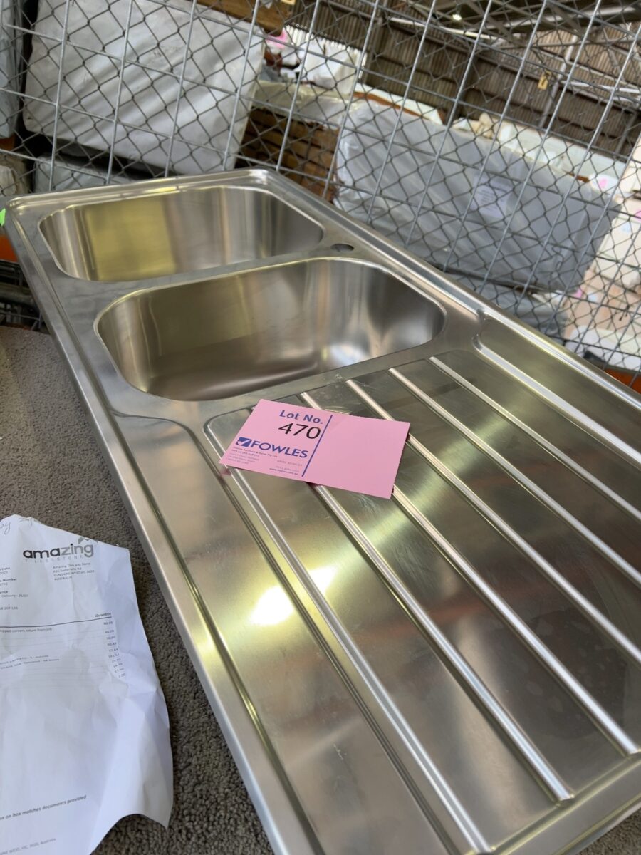 EX SHOWROOM DISPLAY - BLANCO S/STEEL DOUBLE BOWL SINK SOLD AS IS