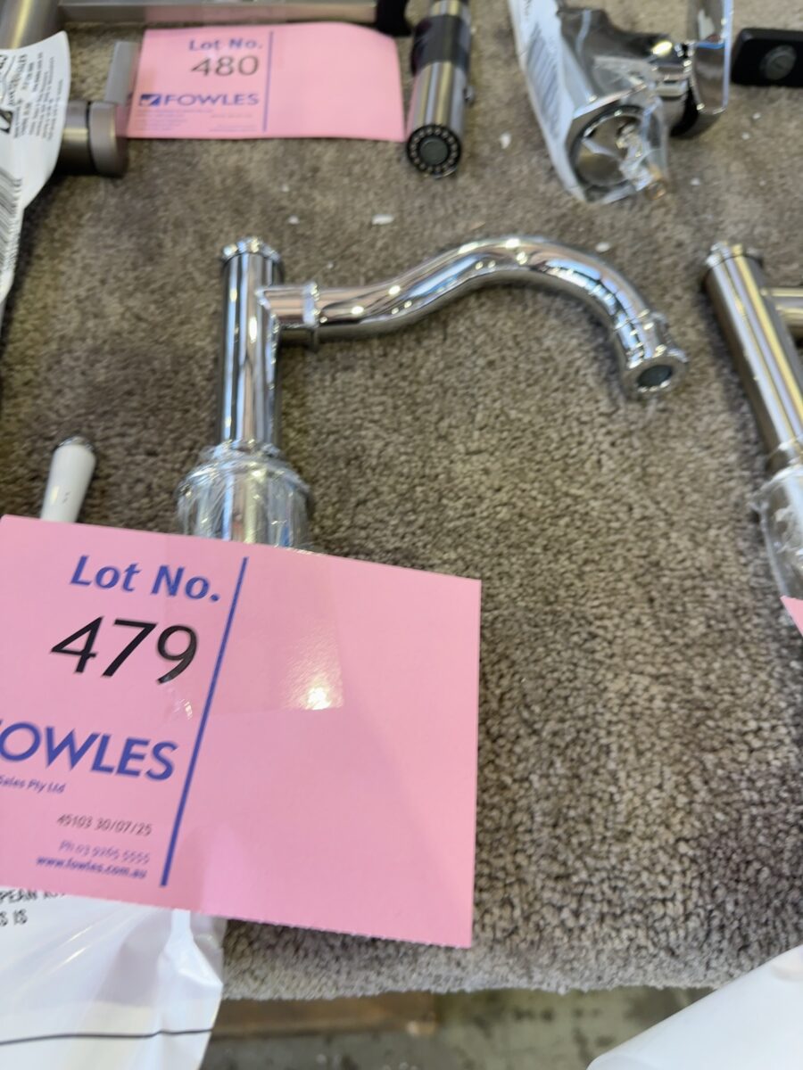 EX SHOWROOM TAP - NO HOSES - SOLD AS IS, CLASSIC EUROPEAN KITCHEN TAP, CHROME, SOLD AS IS