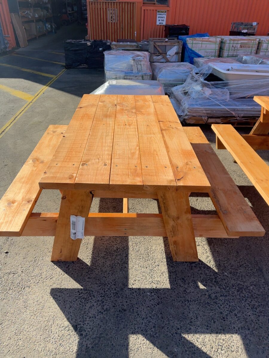 NEW PINE OUTDOOR PICNIC TABLE 1800MM