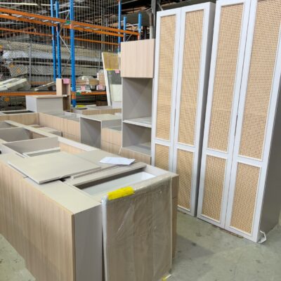 SAMPLE KITCHEN - OAK LAMINATE L SHAPE KITCHEN WITH ISLAND, 2 RATTAN PANTRIES WITH DRAWERS, WALL OVEN & OPTIONAL 900MM UNDER BASE OVEN CABINET, ALL BLUM DRAWERS WITH BLIND CORNER PULL OUT SYSTEM, CABINETS HAVE BEEN CHECKED OUT FOR HANDLES TO BE FITTED SOLD AS IS