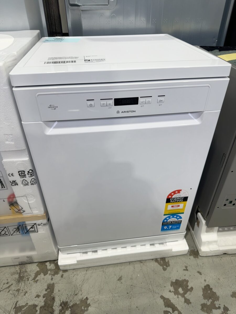 BRAND NEW BOXED ARISTON WHITE DISHWASHER LFO3C22, 14 PLACE SETTING, 9 WASH PROGRAMMES, ADJUSTABLE BASKETS, DYNAMIC INTELLIGENCE TECHNOLOGY, AQUA STOP SYSTEM, WITH 12 MONTH WARRANTY RRP$1099