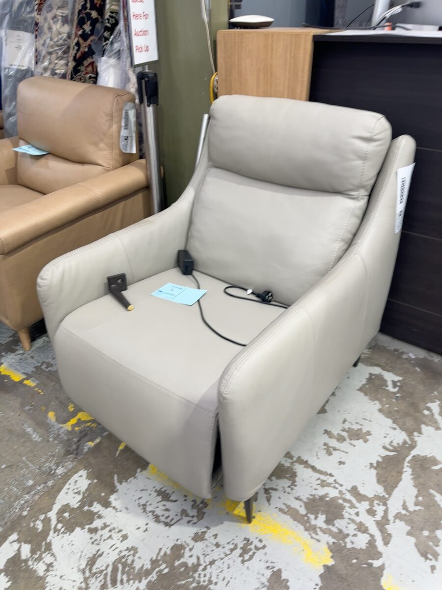 EX DISPLAY POSITANO GREY RECLINING LEATHER ARMCHAIR, SOLD AS IS **BROKEN LEG, ELECTRICS NOT WORKING**