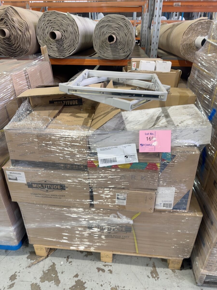 PALLET OF VANITY BOWLS AND BATHROOM ACCESSORIES, SOLD AS IS