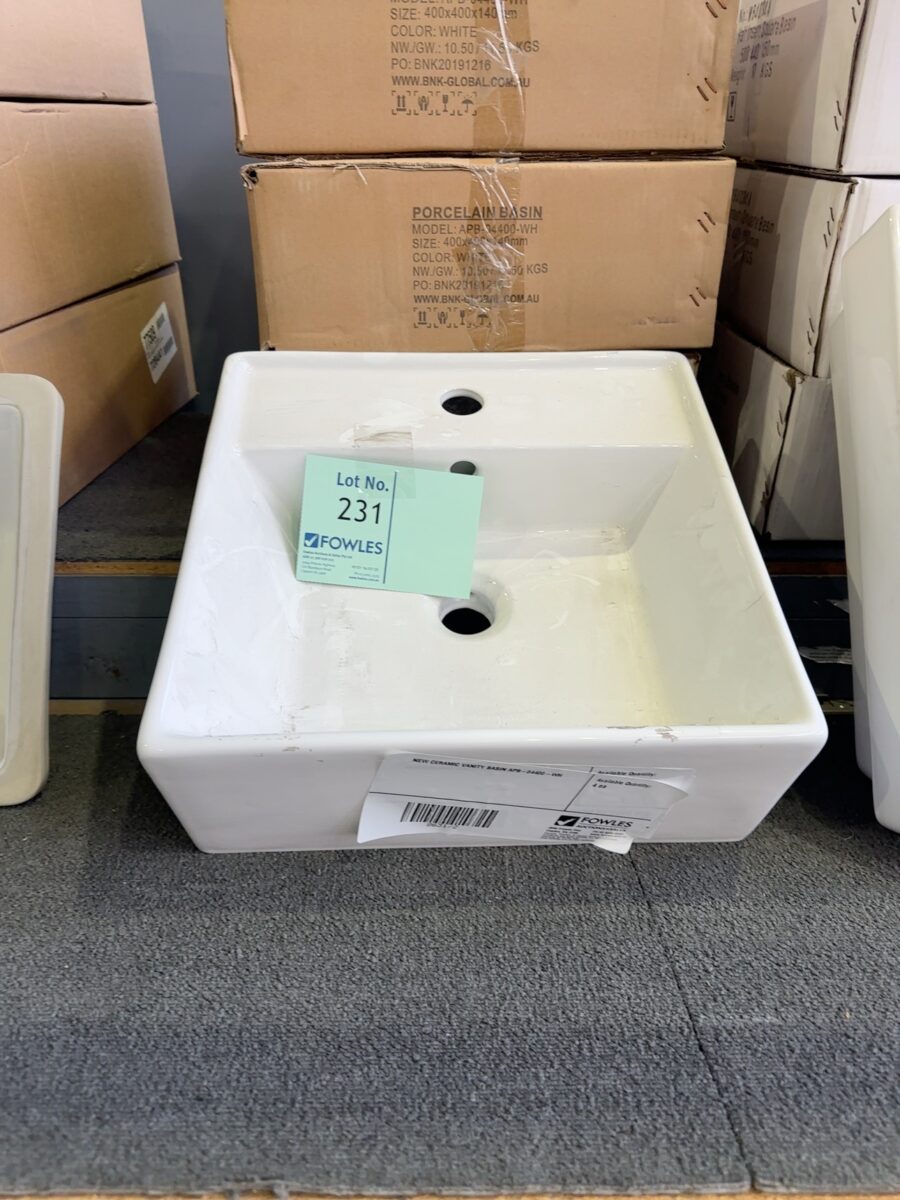 NEW CERAMIC VANITY BASIN APB-04400-WH