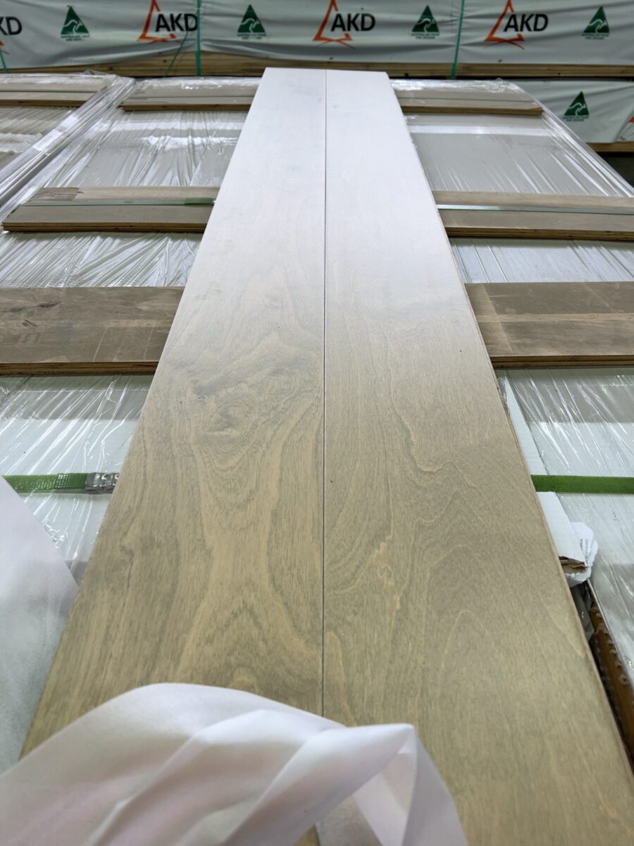 1900MM X 165MM X 12MM POLAR WHITE (BU05) ENGINEERED FLOORING- (72 BOXES X 1.881 M2)