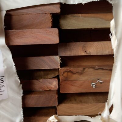 140X25 FEATURE GRADE SPOTTED GUM DECKING- (PACK CONSISTS OF RANDOM SHORT LENGTHS)