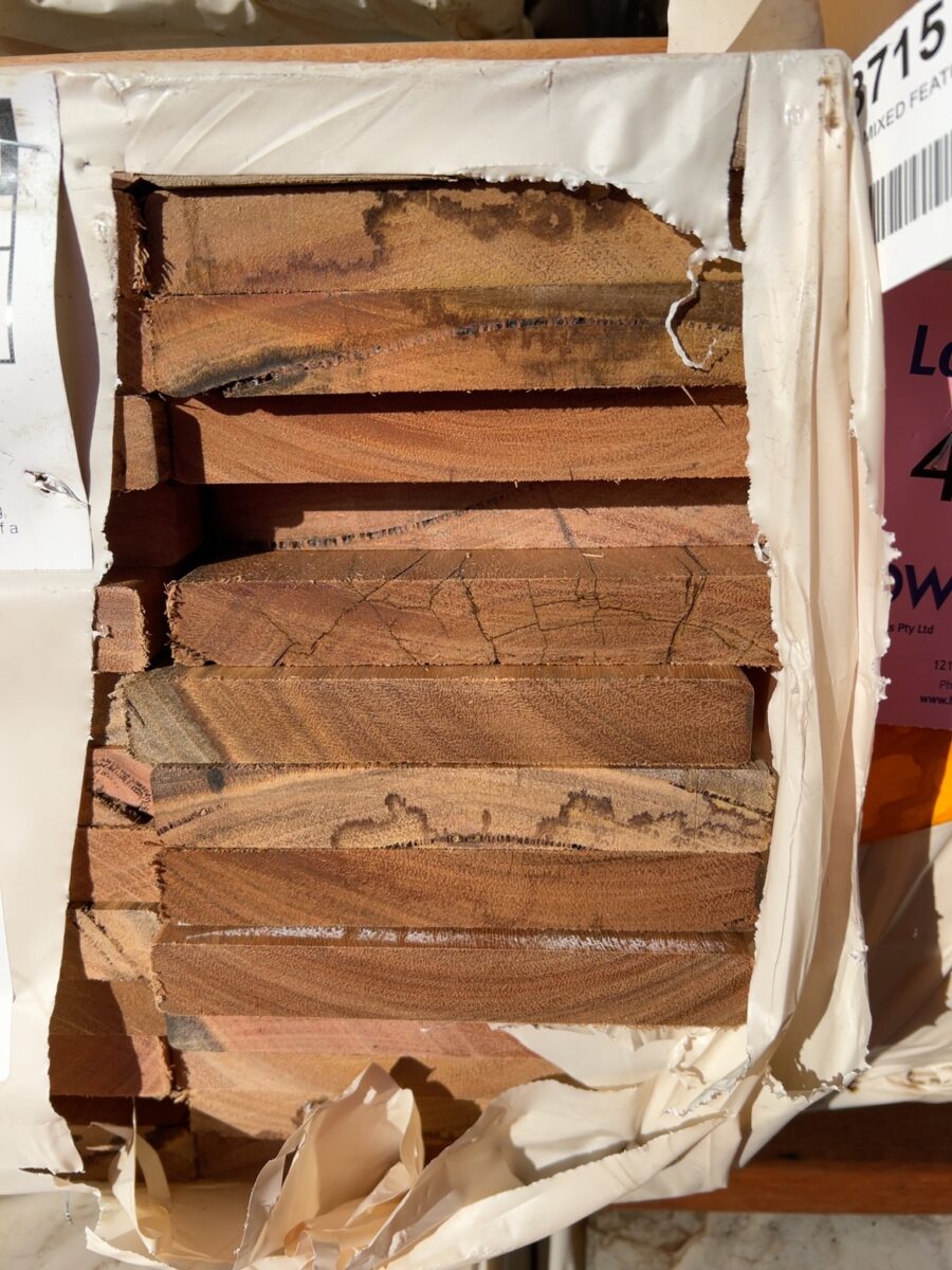 135X19 FEATURE GRADE SPOTTED GUM DECKING- (PACK CONSISTS OF RANDOM SHORT LENGTHS)