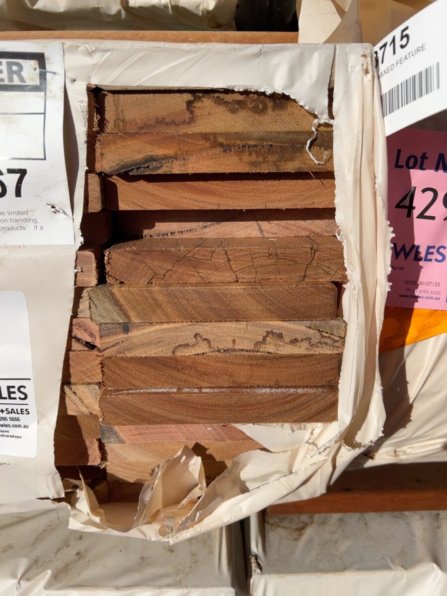 135X19 FEATURE GRADE SPOTTED GUM DECKING- (PACK CONSISTS OF RANDOM SHORT LENGTHS)