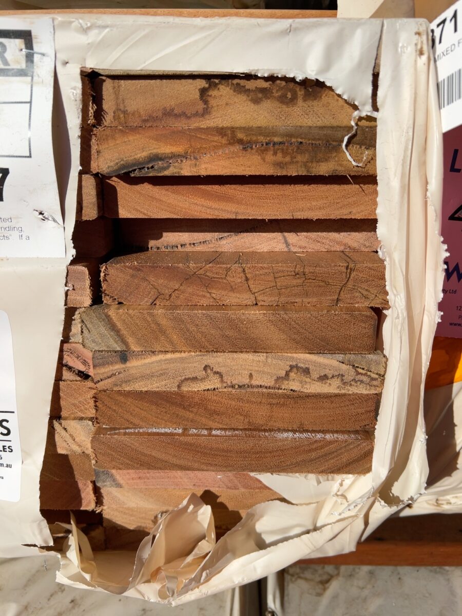 135X19 FEATURE GRADE SPOTTED GUM DECKING- (PACK CONSISTS OF RANDOM SHORT LENGTHS)