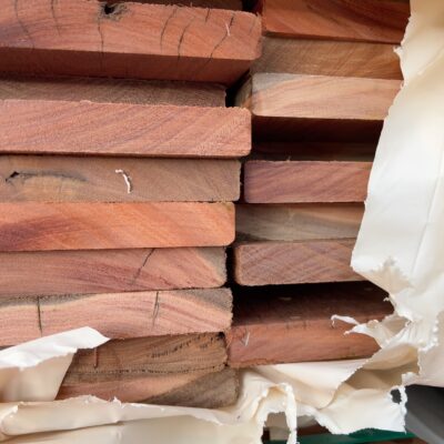 135X19 FEATURE GRADE QLD MIXED HWD DECKING- (PACK CONSISTS OF RANDOM SHORT LENGTHS)