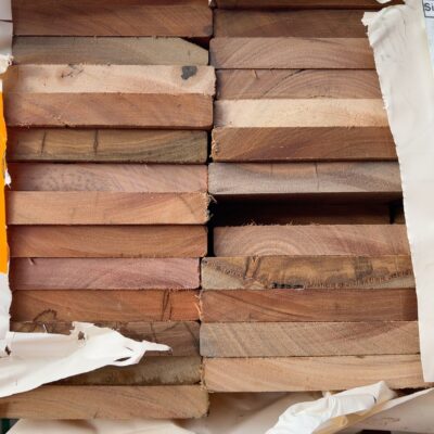 135X19 FEATURE GRADE SPOTTED GUM DECKING- (PACK CONSISTS OF RANDOM SHORT LENGTHS)