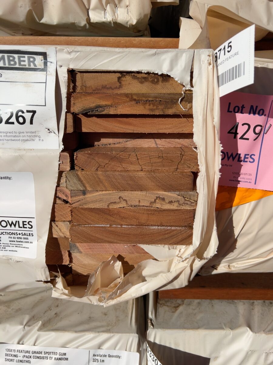 135X19 FEATURE GRADE SPOTTED GUM DECKING- (PACK CONSISTS OF RANDOM SHORT LENGTHS)