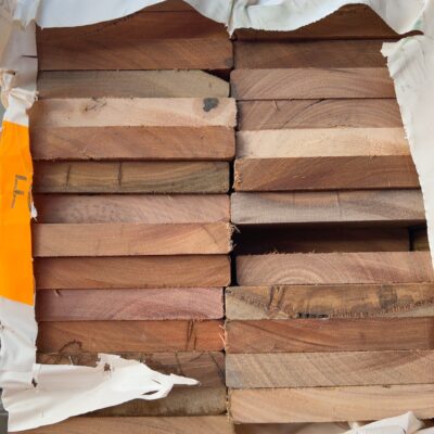 135X19 FEATURE GRADE SPOTTED GUM DECKING- (PACK CONSISTS OF RANDOM SHORT LENGTHS)