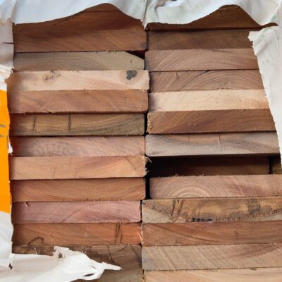 135X19 FEATURE GRADE SPOTTED GUM DECKING- (PACK CONSISTS OF RANDOM SHORT LENGTHS)