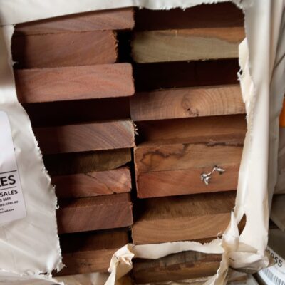 140X25 FEATURE GRADE SPOTTED GUM DECKING- (PACK CONSISTS OF RANDOM SHORT LENGTHS)