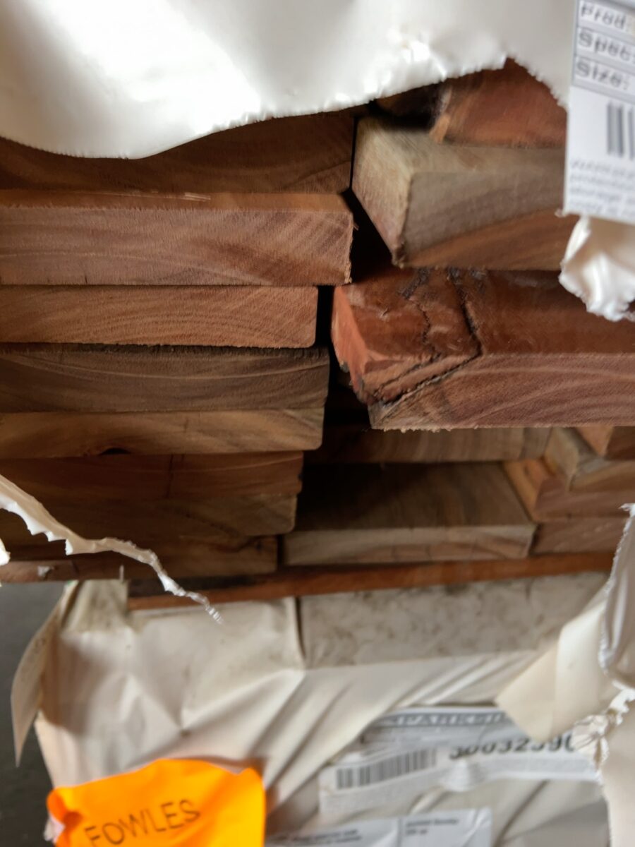 140X25 FEATURE GRADE IRONBARK DECKING- (PACK CONSISTS OF RANDOM SHORT LENGTHS)