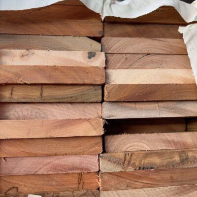 135X19 FEATURE GRADE SPOTTED GUM DECKING- (PACK CONSISTS OF RANDOM SHORT LENGTHS)